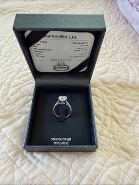 New Sterling Silver 3ct Moissanite Solitaire Ring - Clear / Silver size 7